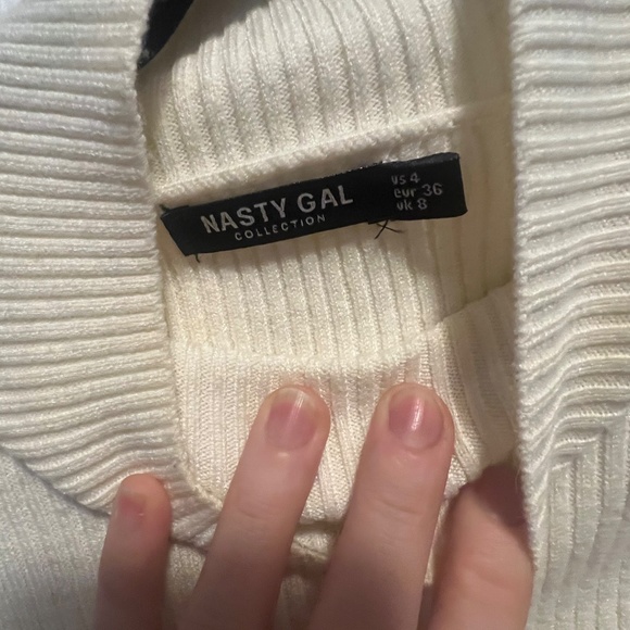 Backless turtleneck top - Picture 5 of 5